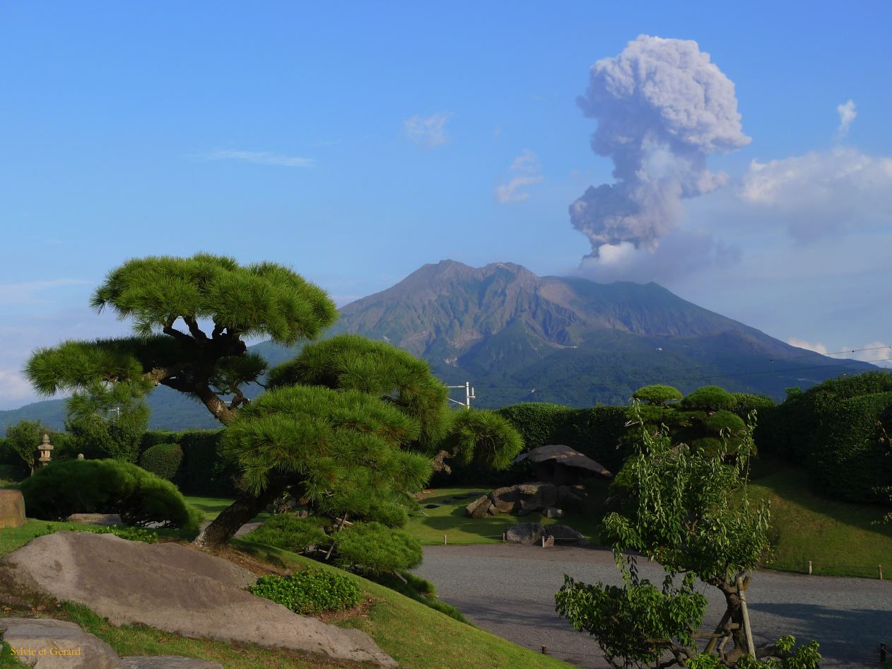 D Kyûshû 087 Kagoshima Jardin Sengan-en vues sur Sakuajima 