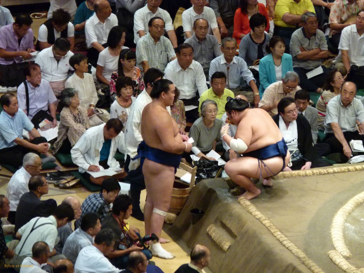 A Tokyo 038 quartier Asakusa le stade et combat de sumos