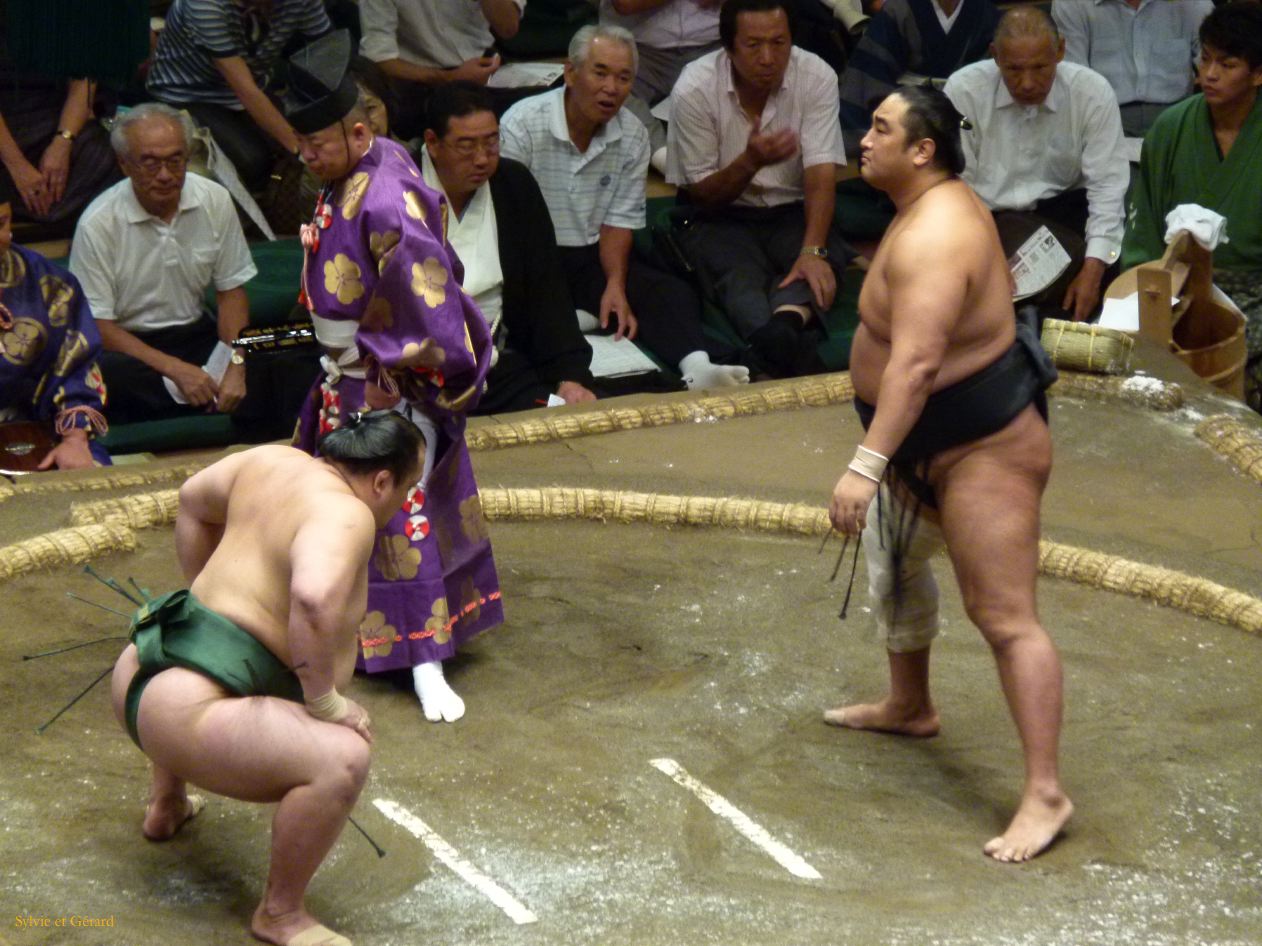 A Tokyo 039 quartier Asakusa le stade et combat de sumos