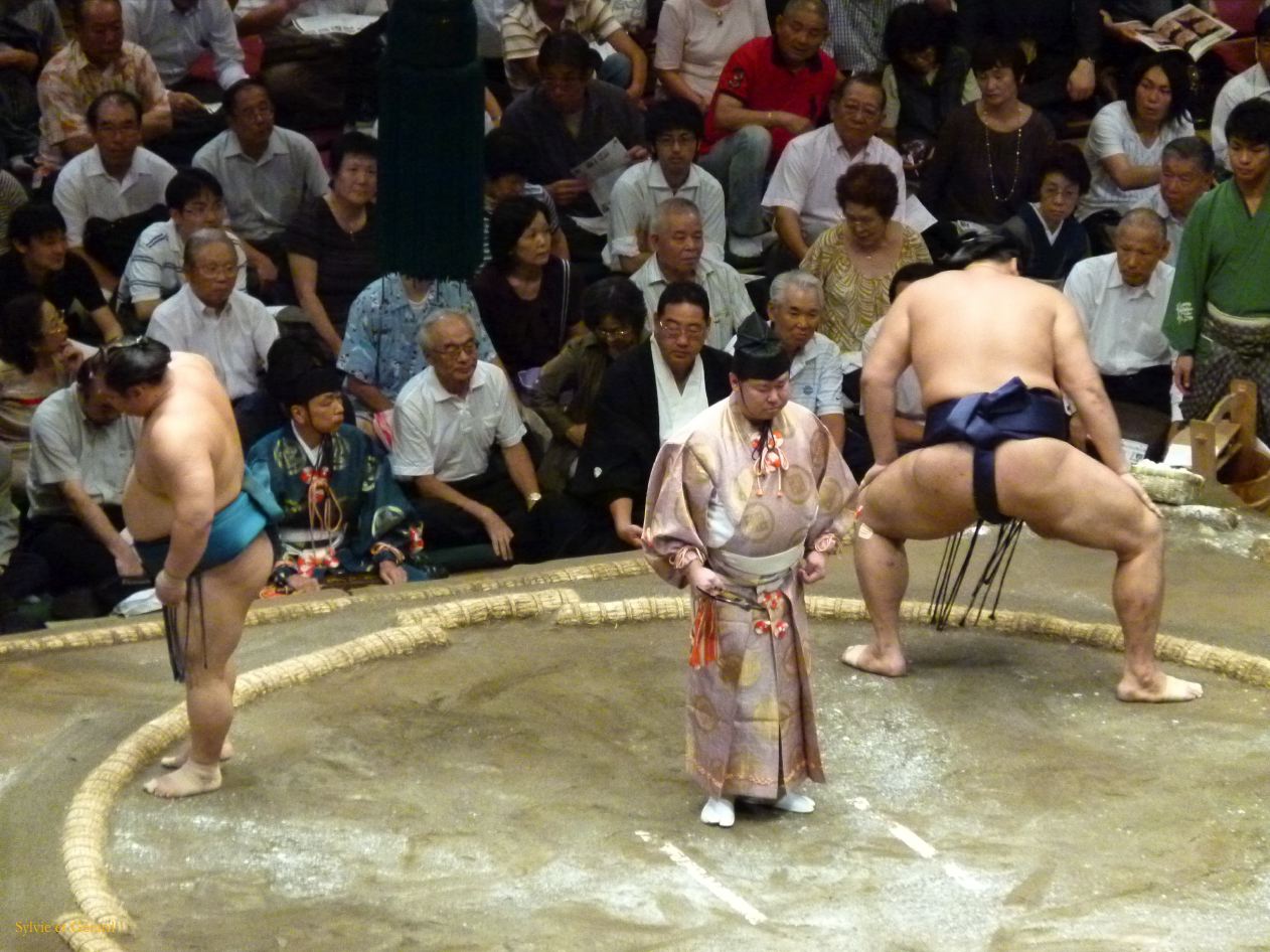 A Tokyo 043 quartier Asakusa le stade et combat de sumos
