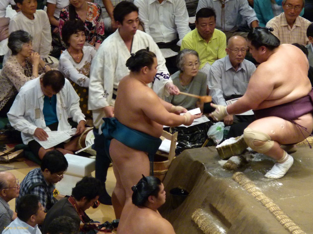 A Tokyo 044 quartier Asakusa le stade et combat de sumos 