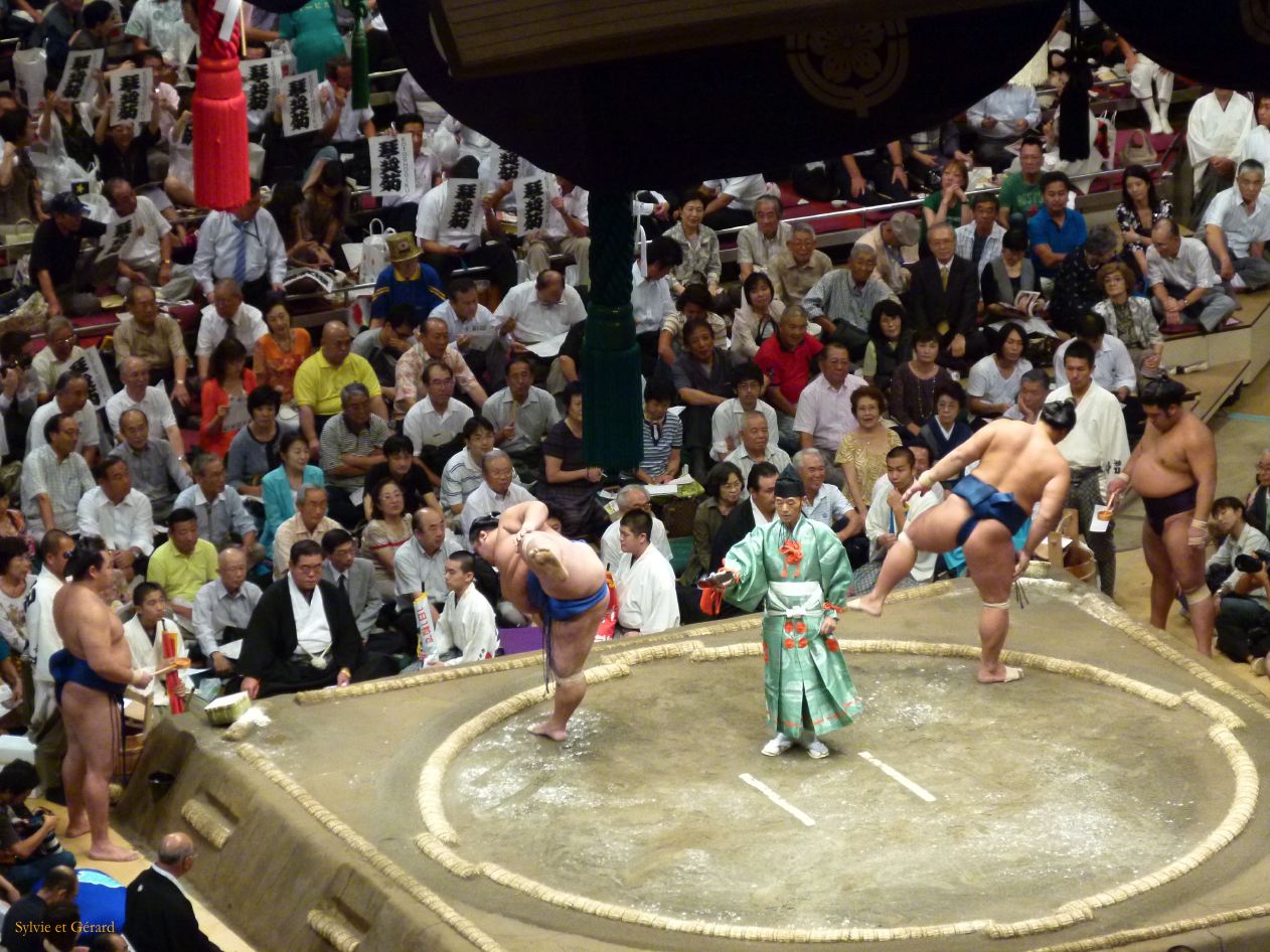 A Tokyo 045 quartier Asakusa le stade et combat de sumos