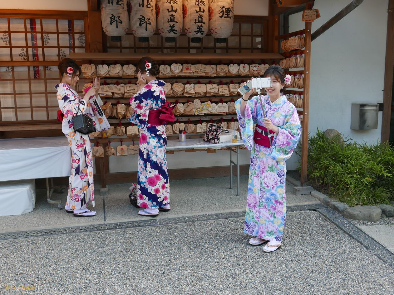 C Kyoto Gion 15 Yasaka Shrine P1430601