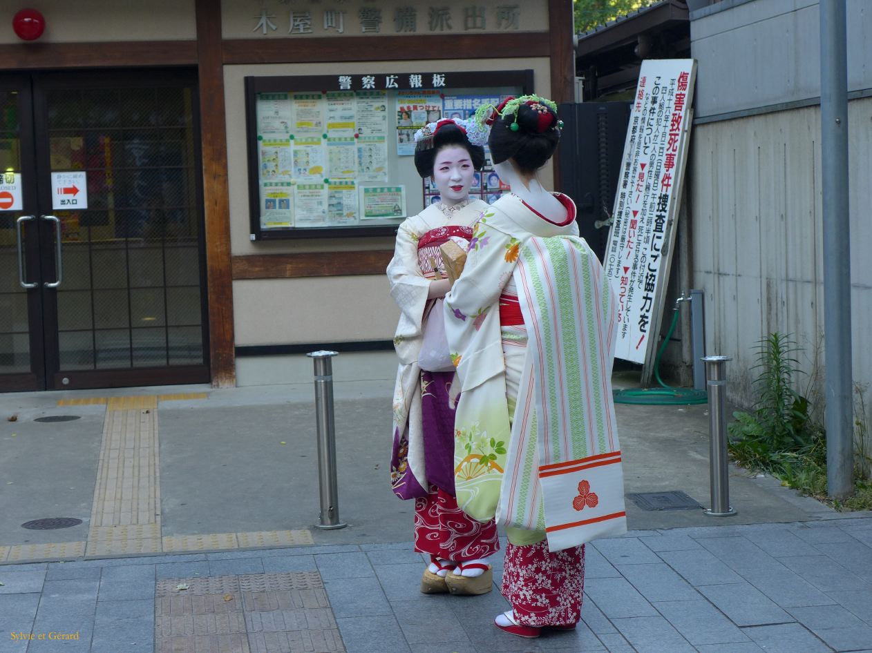 C Kyoto Gion 18 Geishas 