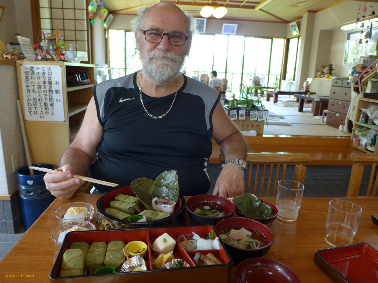 A Yoshino 15 le bento de spécialistes locales