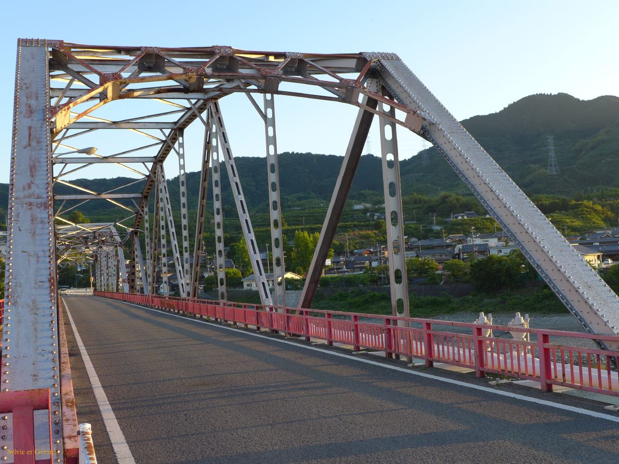 B à Kudoyama 1 le pont de fer sur la Kino