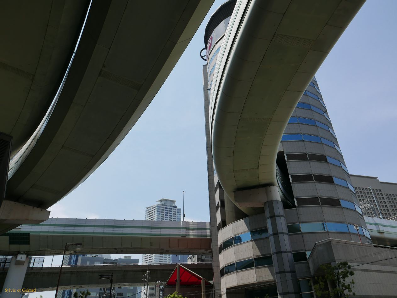 F Osaka Quartier Umeda  2 les passerelles routières