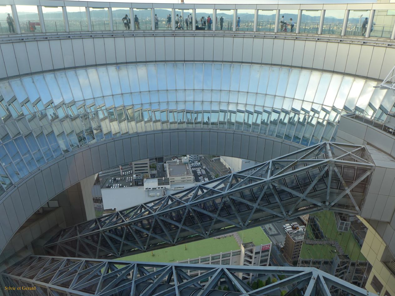 F Osaka Quartier Umeda Sky Building Garden 3 ponts reliant les 2 bâtiments