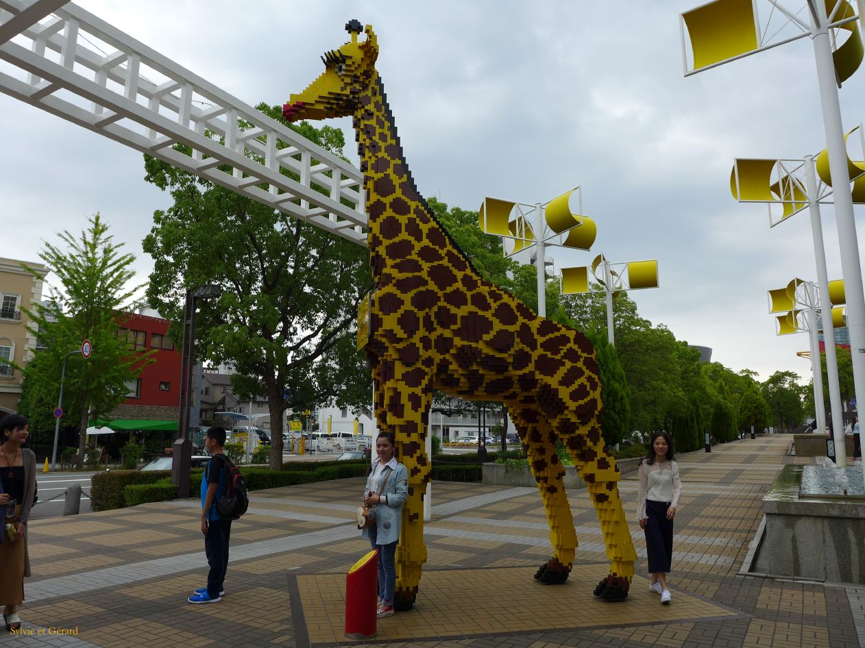 F Osaka vers l'Aquarium 2 la girafe logo