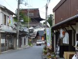 A Yoshino 2 dans la rue du village 