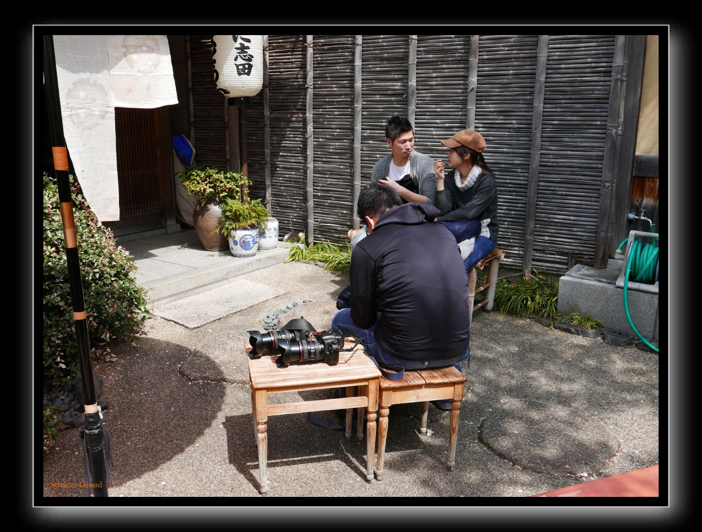 069 Kyoto chemin de la philosophie  le repos du photographe