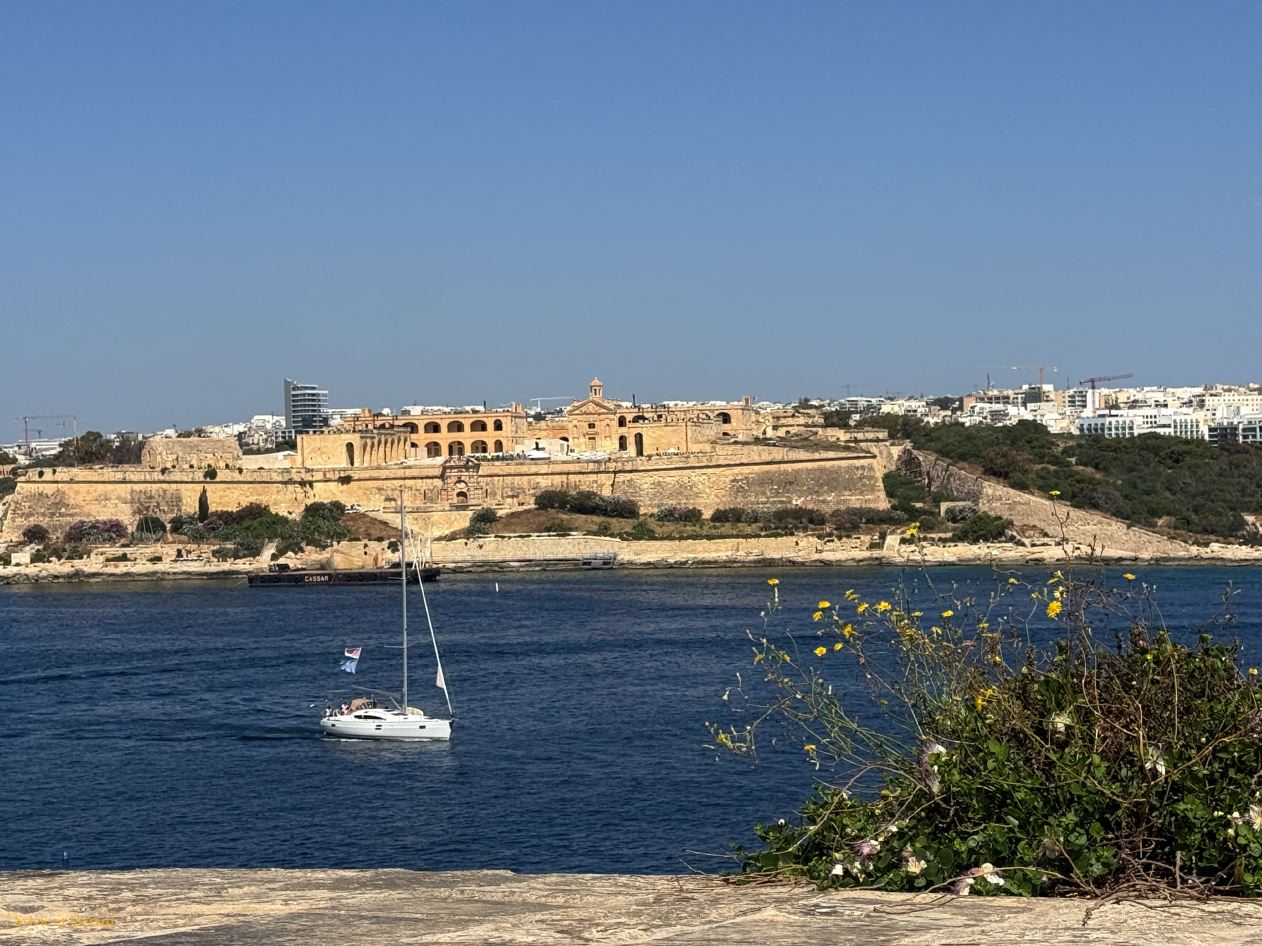 075 La Valette vue sur Manoel Island IMG_1158