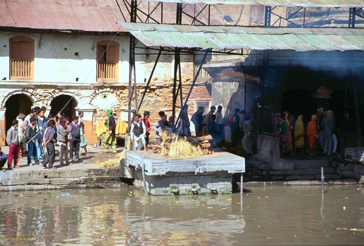 Katmandou temple de Pashupatinah  Nepal 1993-045