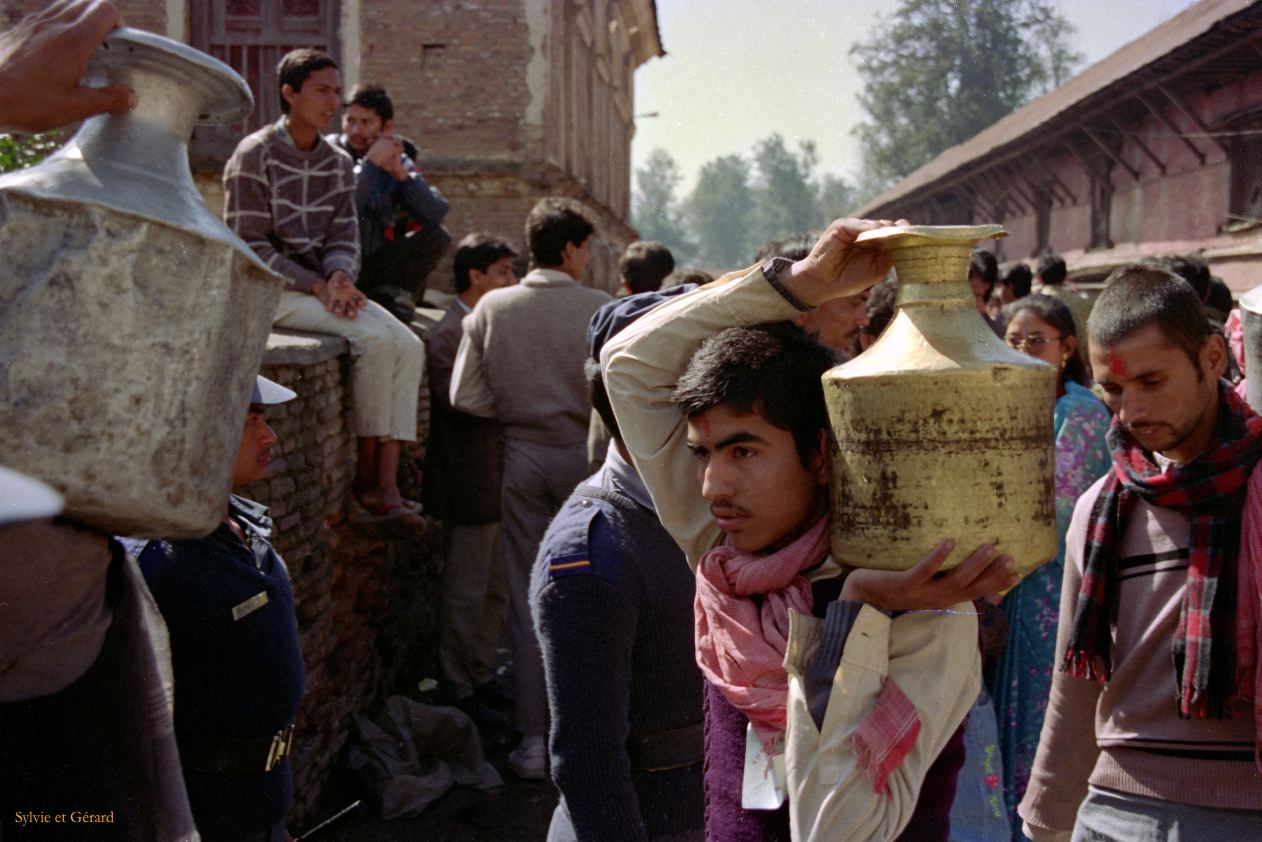 Katmandou temple de Pashupatinah sur le chemin du temple Nepal 1993-309