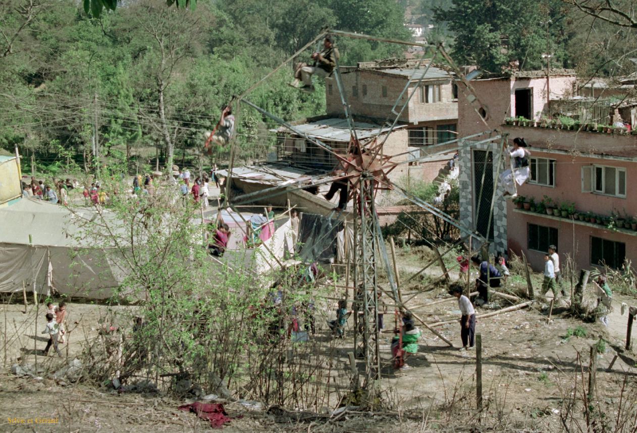 Katmandou temple de Pashupatinah sur le chemin du temple Nepal 1993-319