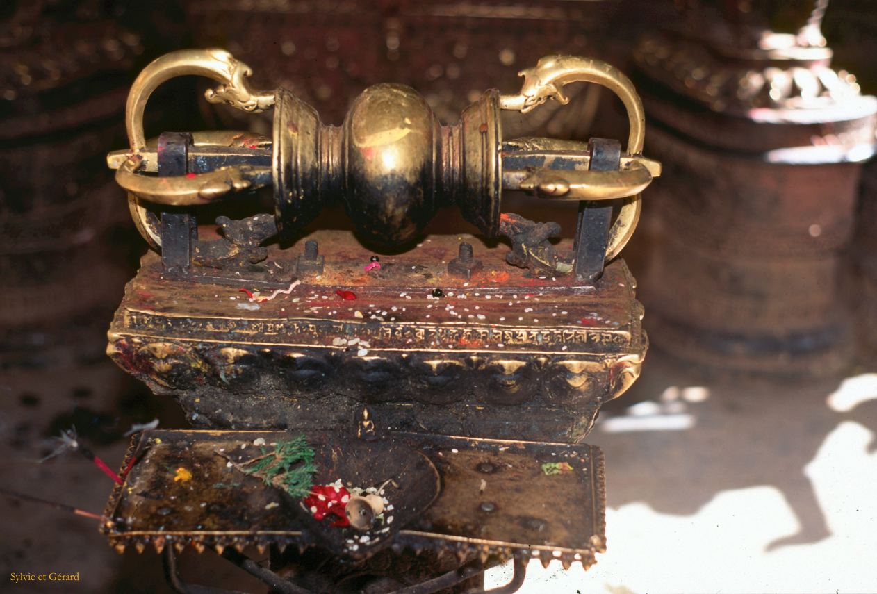 Patan temple d'or Nepal 1993-245