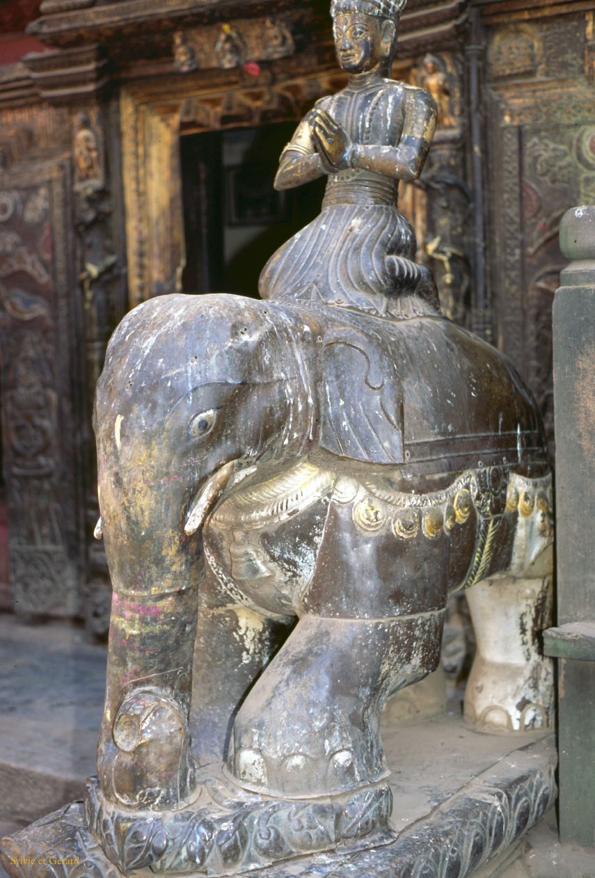 Patan temple d'or Nepal 1993-246