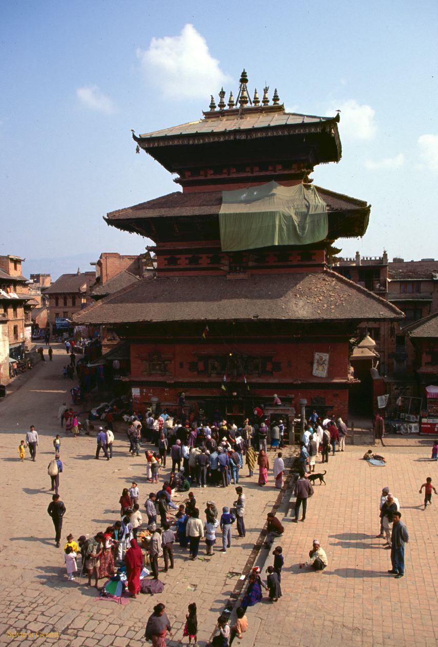 Bhaktapur Taumadhi square Nepal 1993-178