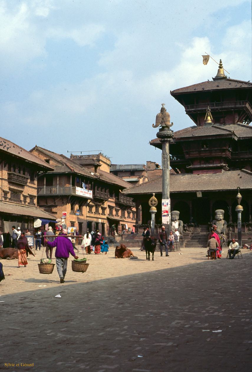Bhaktapur Taumadhi square Nepal 1993-187