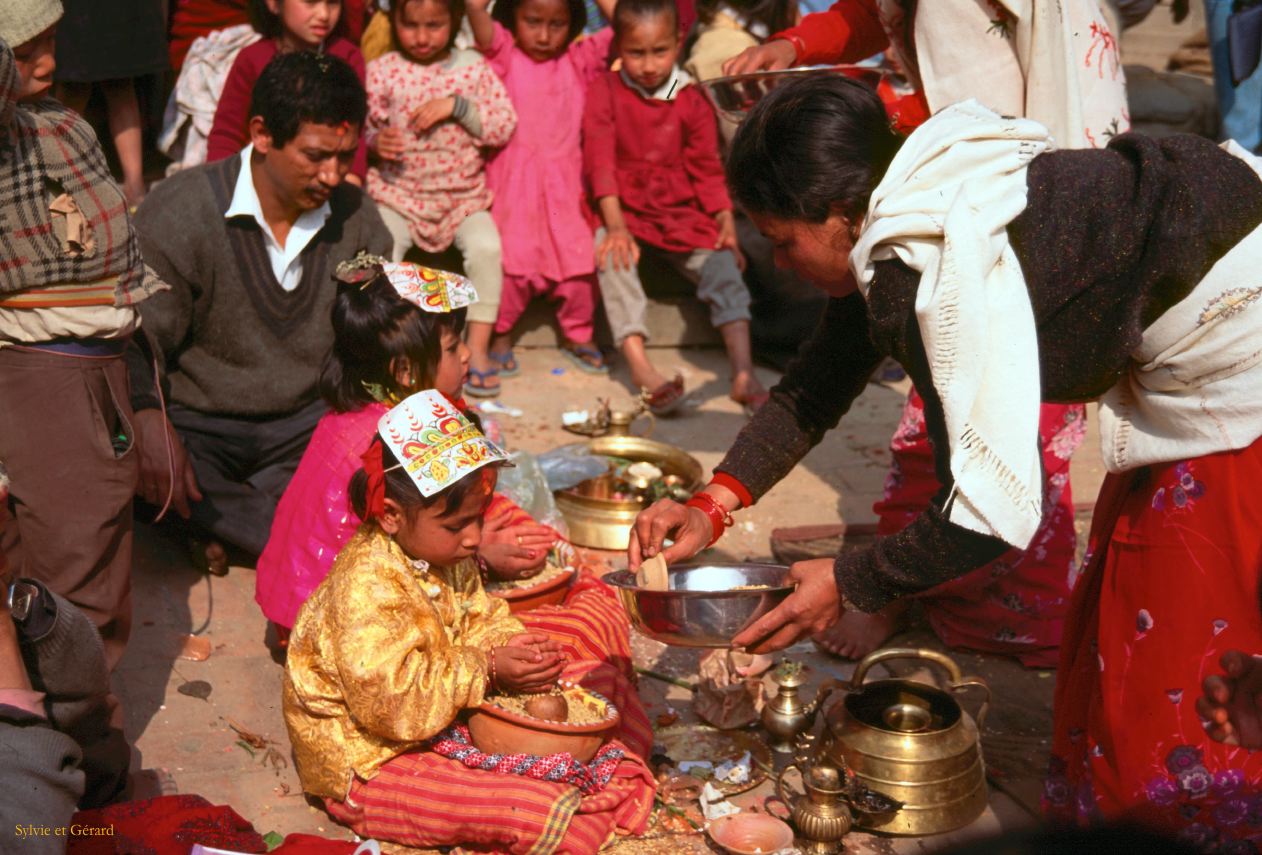 Bhaktapur un des 3 mariages des jeunes filles Newar  1993-154