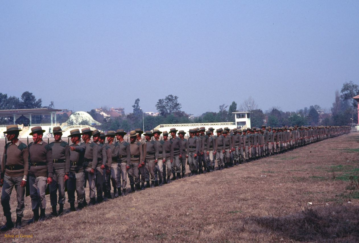 Katmandou armée royale en manoeuvre Nepal 1993-097