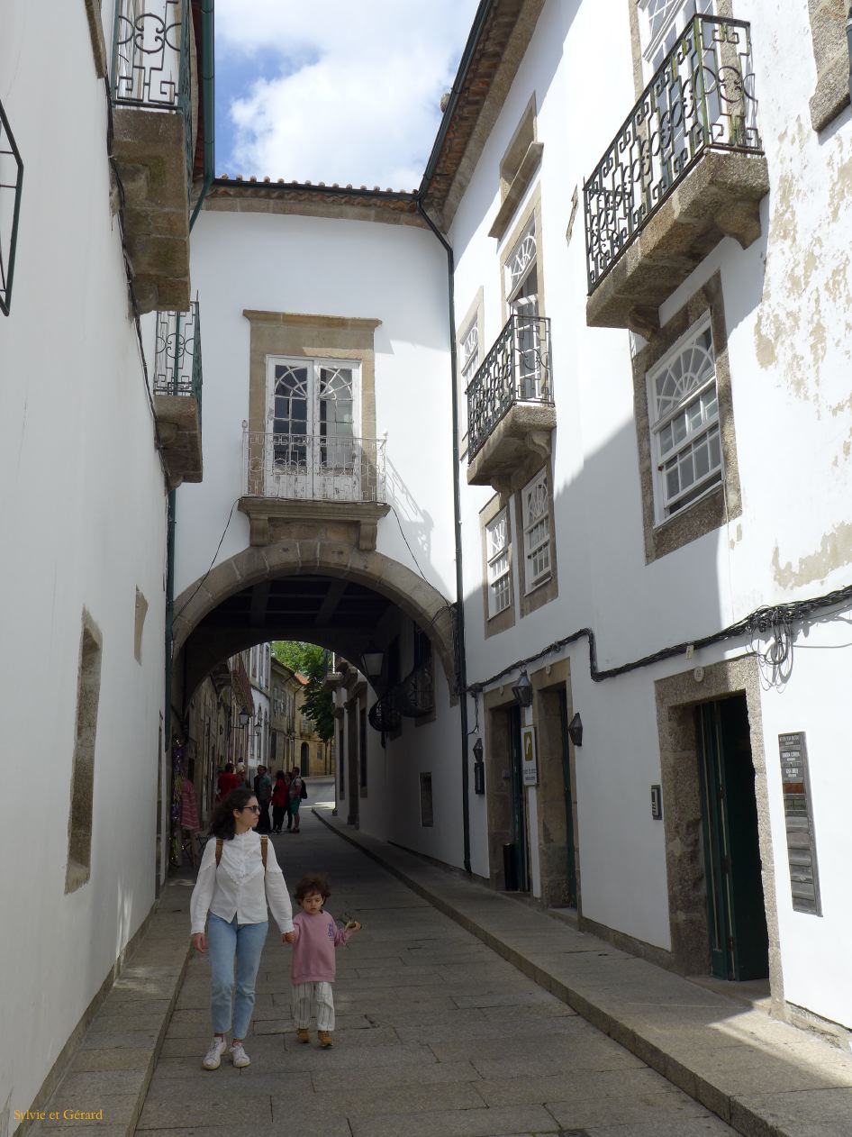 112 Guimaraes rua de Santa Maria  P1380411