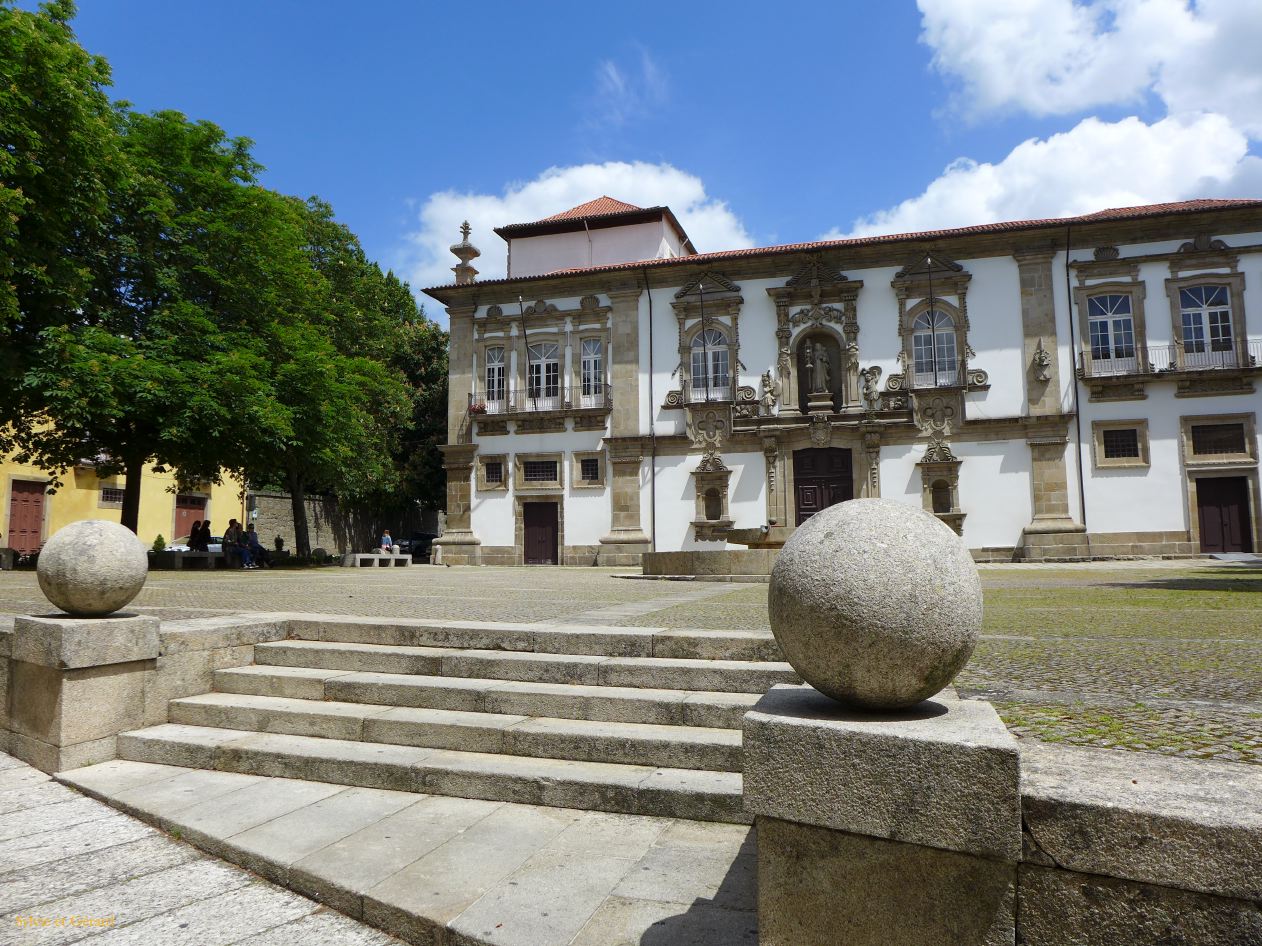 114 Guimaraes cloître Santa Clara - hôtel de ville    P1380404