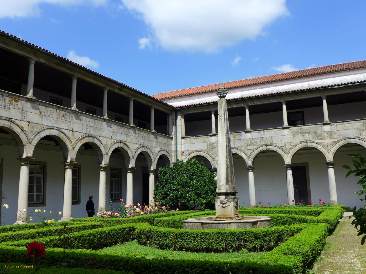 115 Guimaraes cloître Santa Clara - hôtel de ville    P1380409