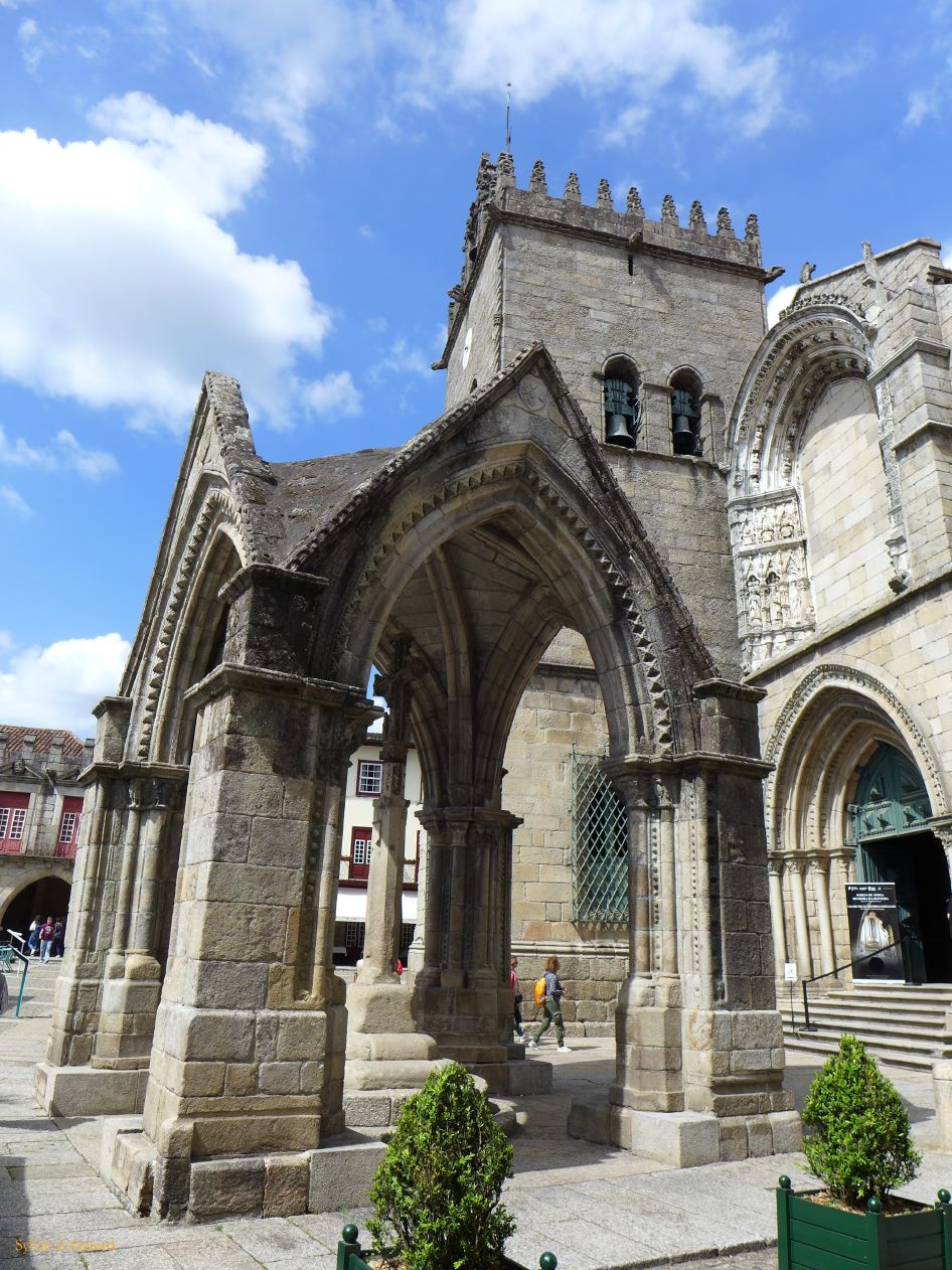 122 Guimaraes igreja da Nossa Senhora da Oliveira   P1380427