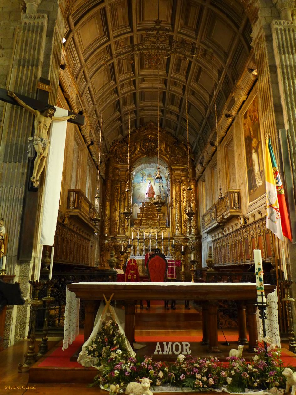 123 Guimaraes igreja da Nossa Senhora da Oliveira   P1380424