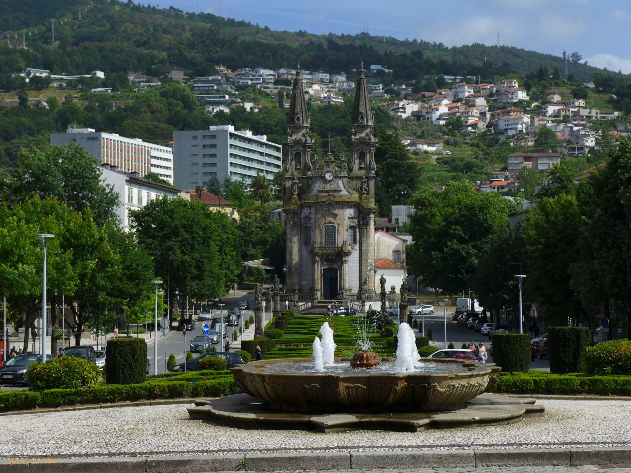 127 Guimaraes igreja da Nossa Senhora da Consolaçao  P1380454