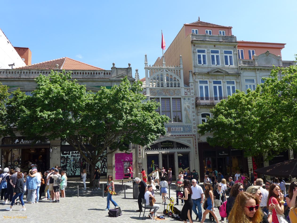 049 Porto Clerigos praça Gomes Teixeira  P1380003