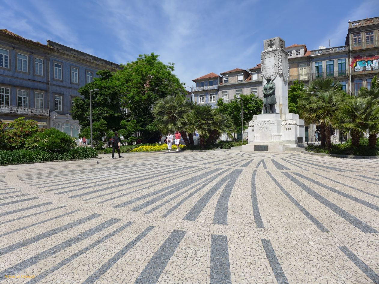 052 Porto Clerigos plaça Carlos Alberto  P1380049
