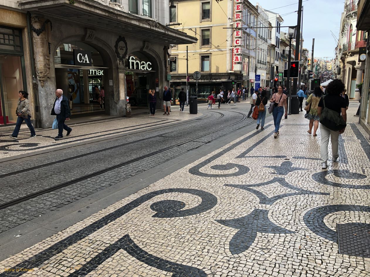 062 Porto Bolhao capela das almas et rua Santa Caterina  IMG_7038
