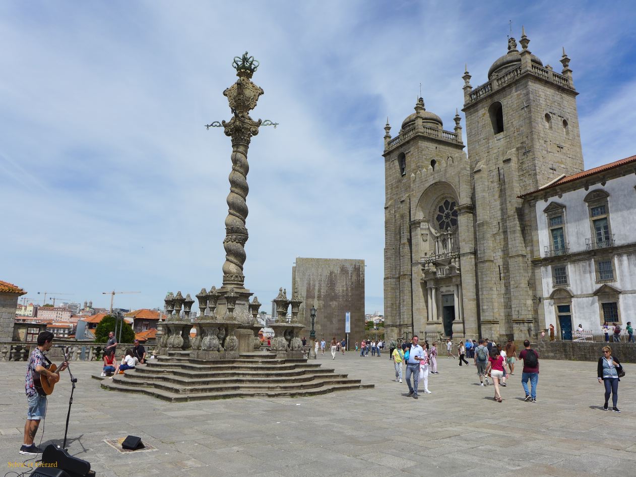 006 Porto Ribeira la Sé cathédrale l'extérieur  P1360724