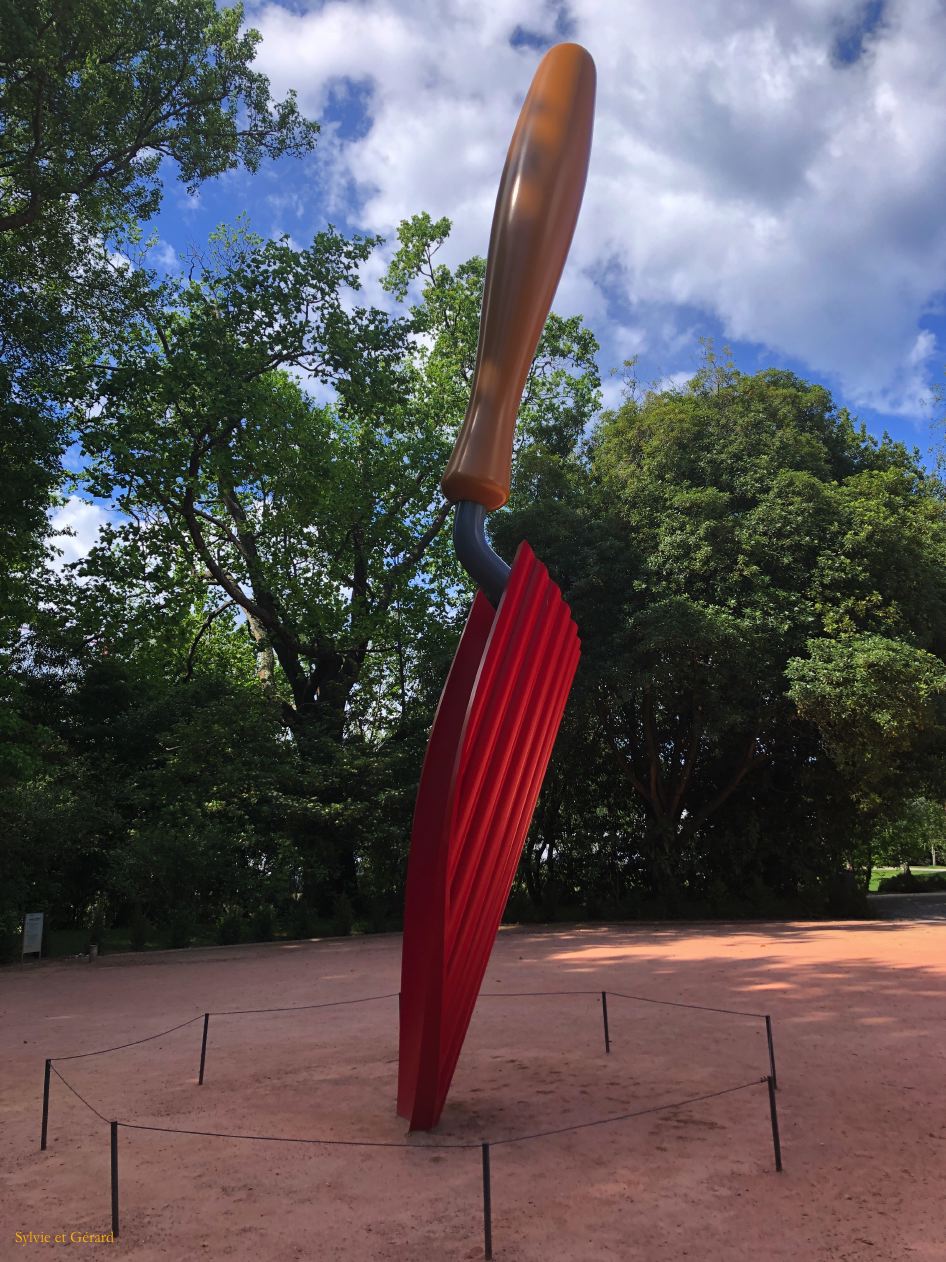068 Porto Foz Fundation Serralves le plantoir de Claes Oldenburg et Coosje van Bruggen  IMG_7278