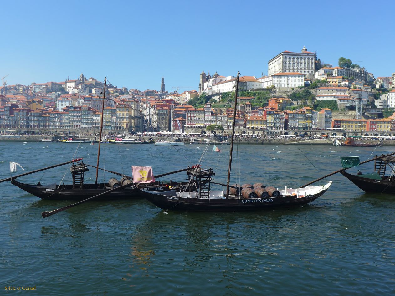 095 Vila Nova de Gaia le Douro et les bateaux  P1360933
