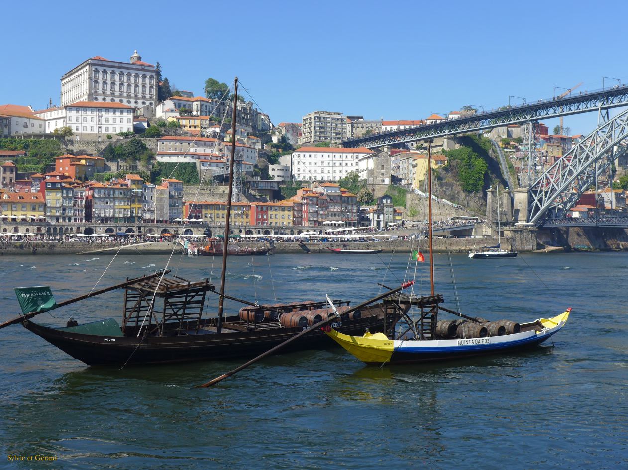 096 Vila Nova de Gaia le Douro et les bateaux  P1360935