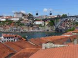 101 Vila Nova de Gaia le téléphérique et les toits de Gaia  P1380477