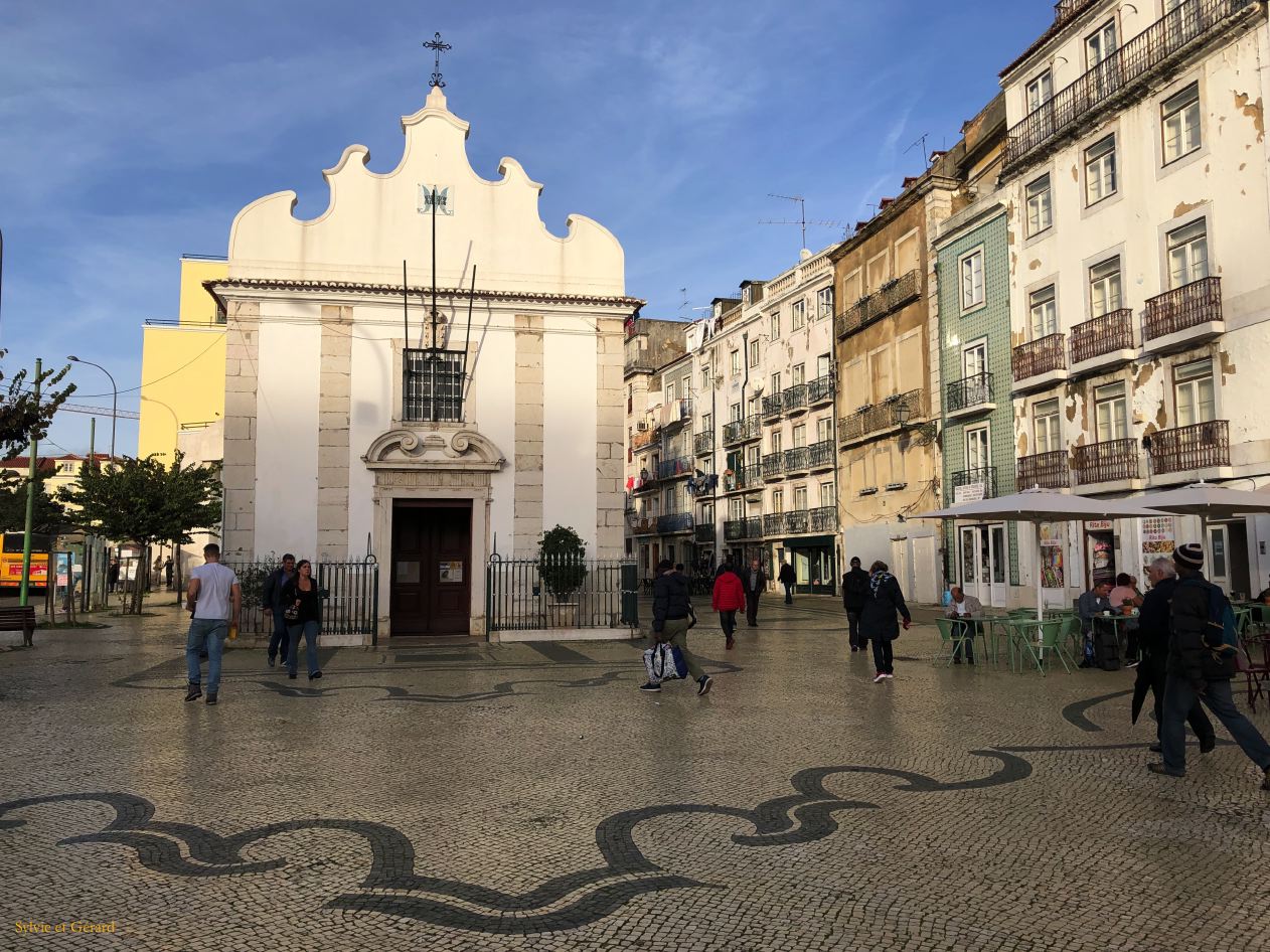 11 Lisbonne Alfama au pied de la colline la Capela de Nossa Senhora da Saude 