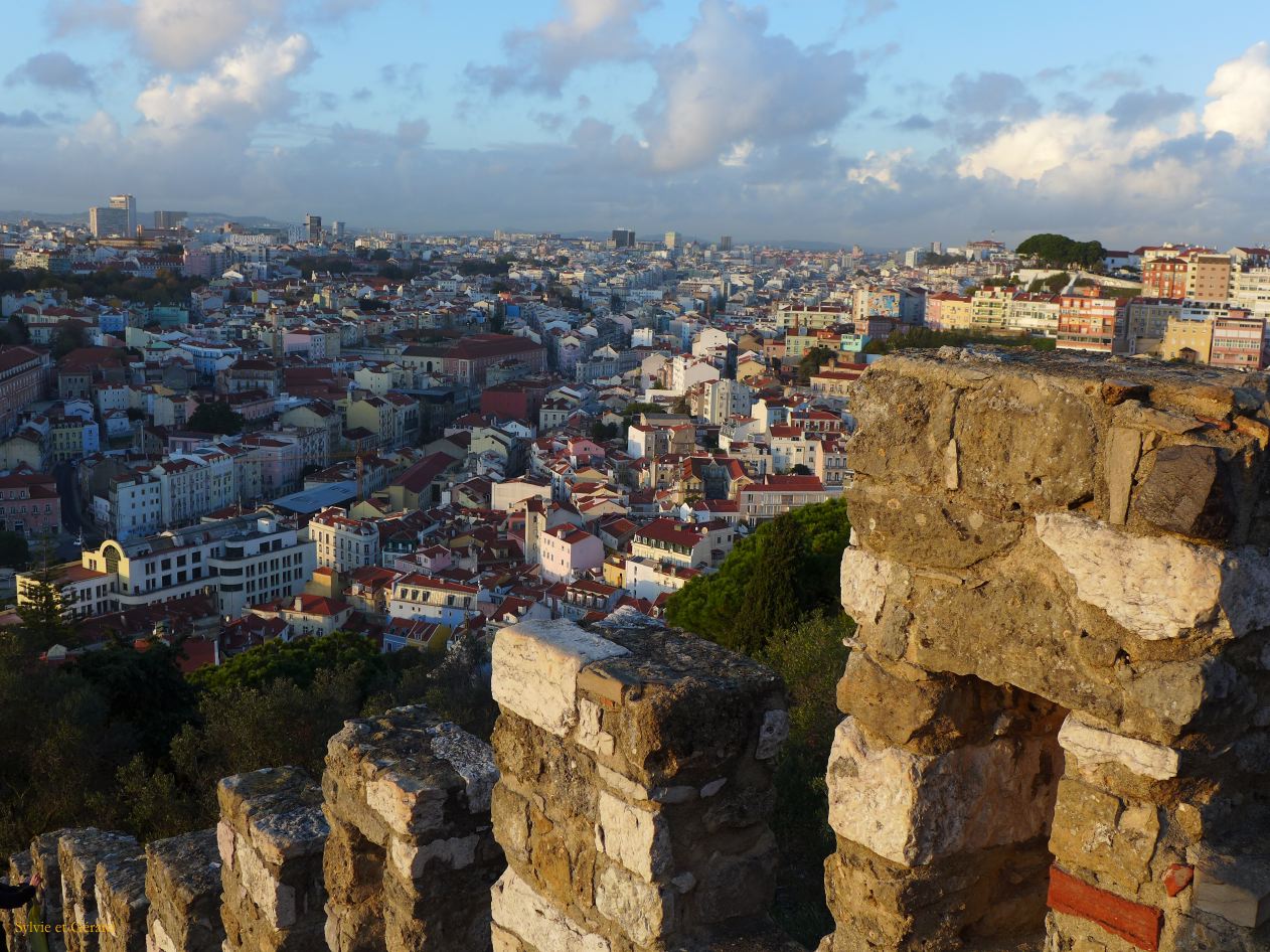 13 Lisbonne Alfama Castelo de Sao Jorge vue sur la ville 