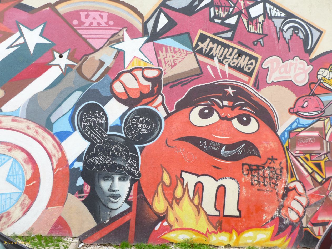 17 Lisbonne Alfama street art