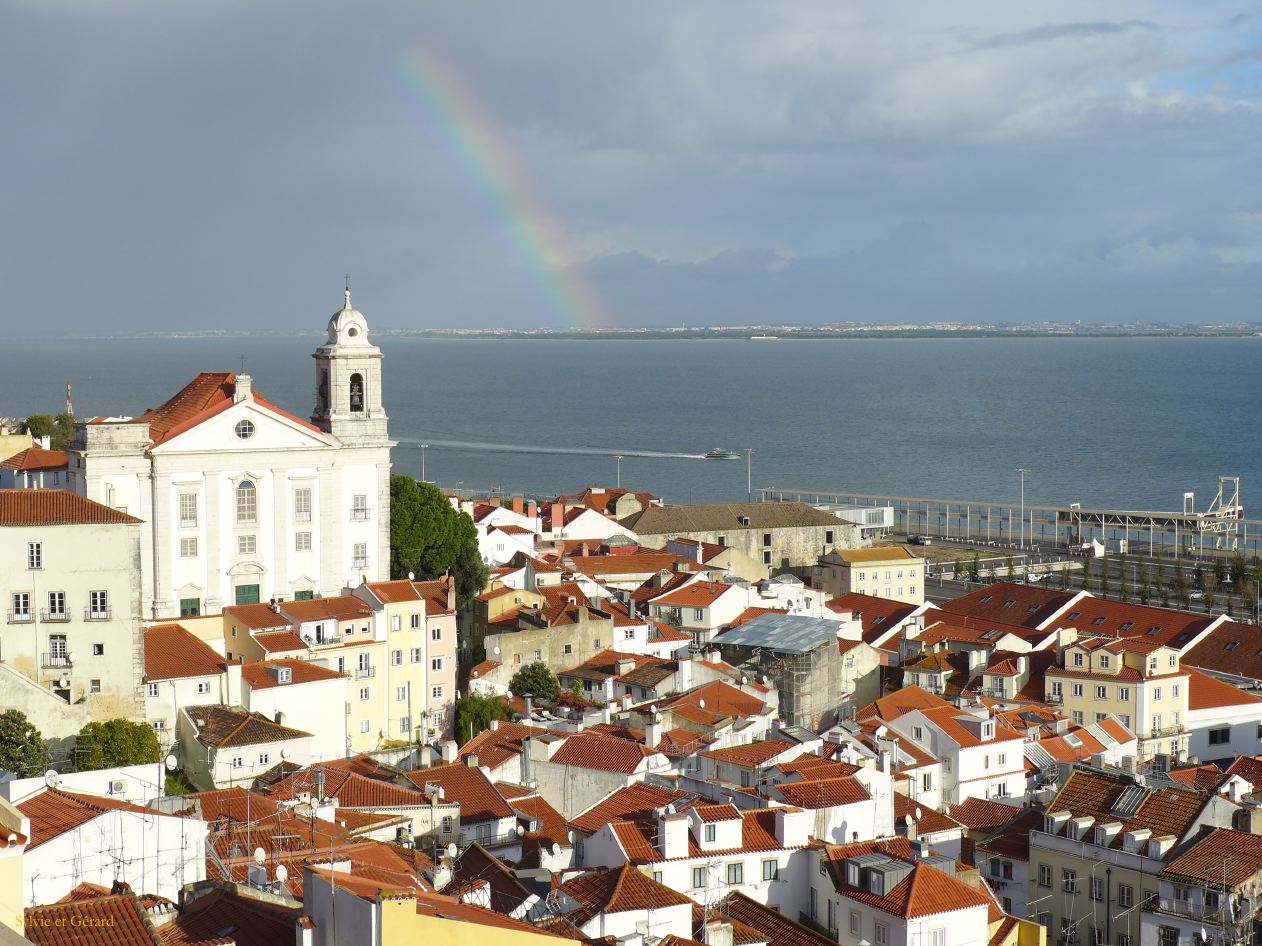18 Lisbonne Alfama vue sur le Tage