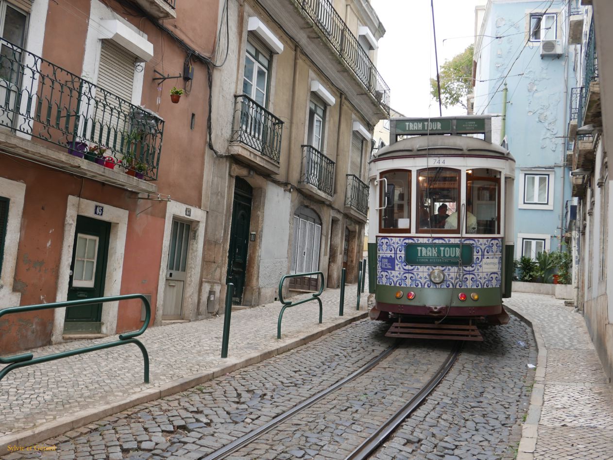 22 Lisbonne Alfama tramway 