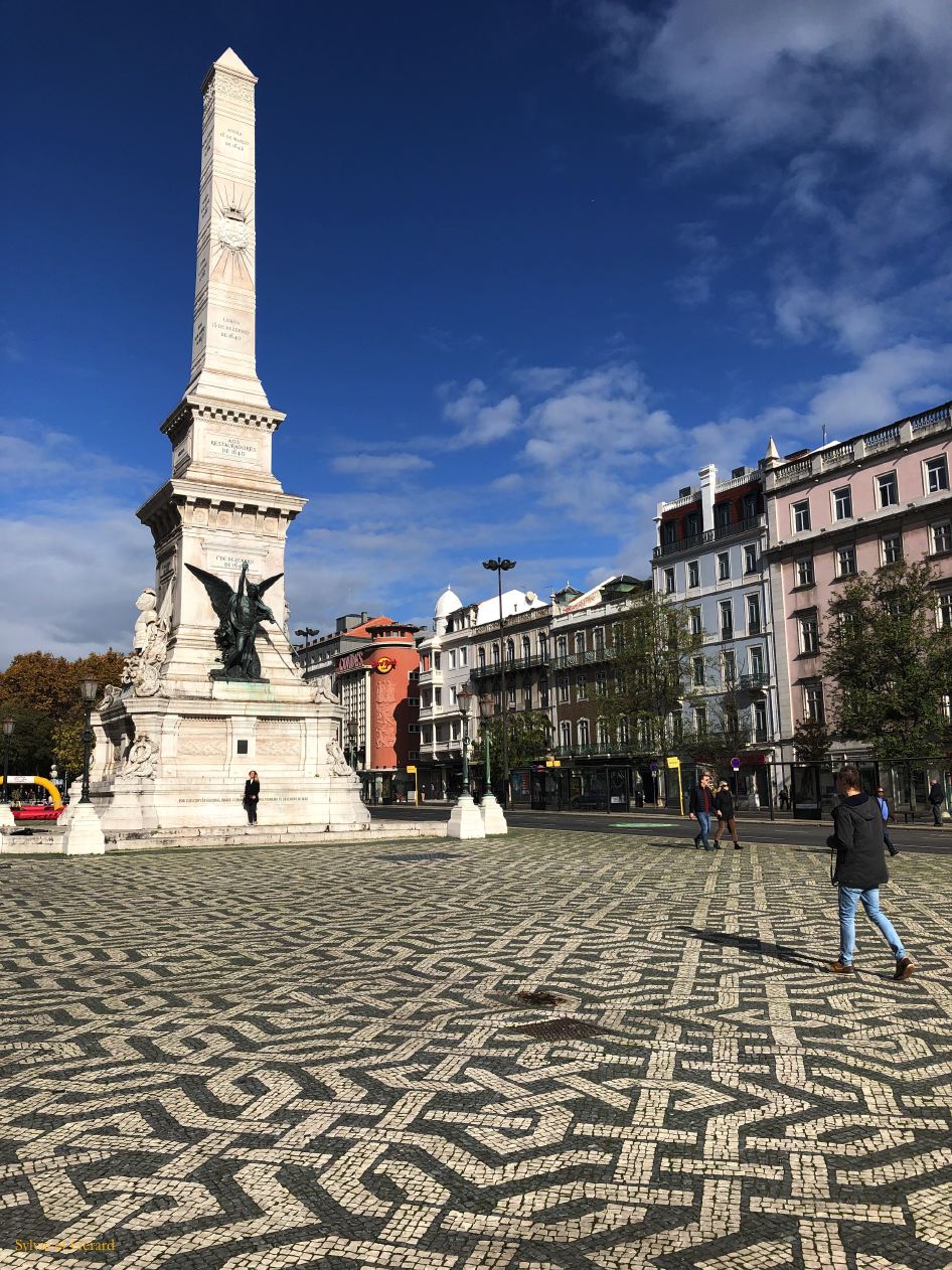 25 Lisbonne Praça dos Restauradores 
