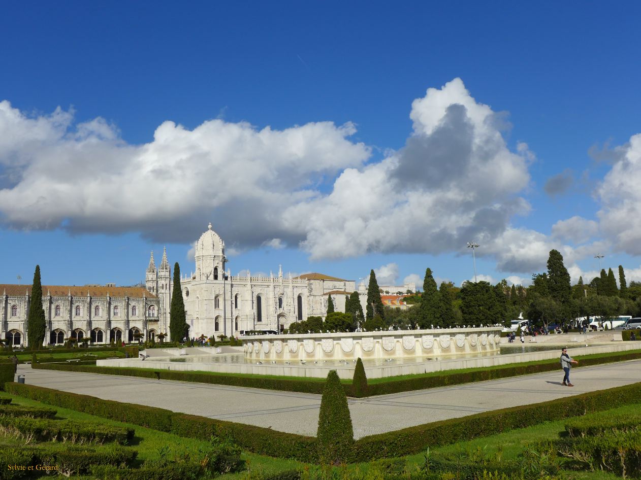 47 Lisbonne Belem Vue de la Praça do Imperio 