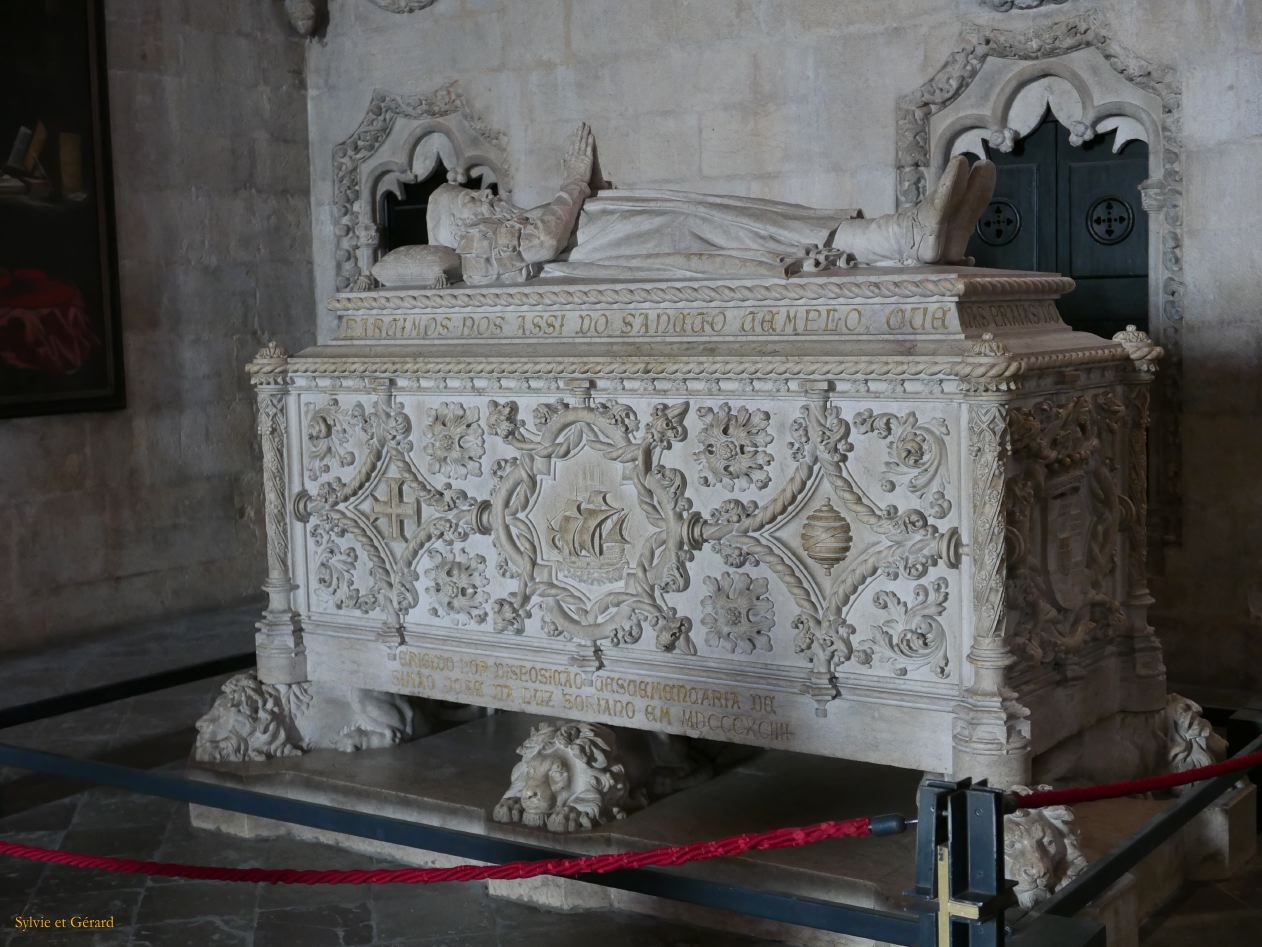 54 Lisbonne Mosteiro dos Jeronimos tombeau de Vasco de Gama 