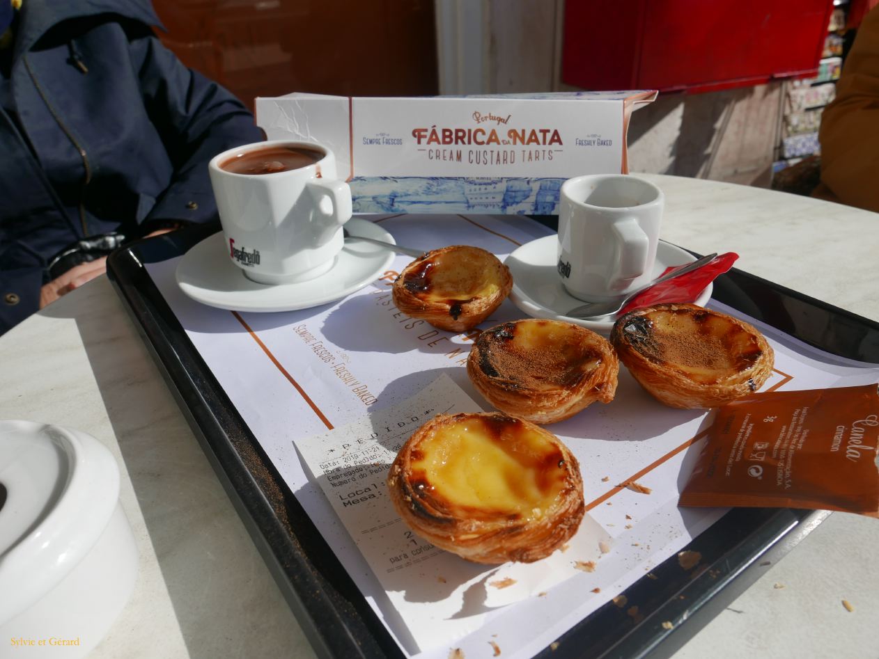 56 Lisbonne Spécialité de Lisbonne les pasteis de Nata 
