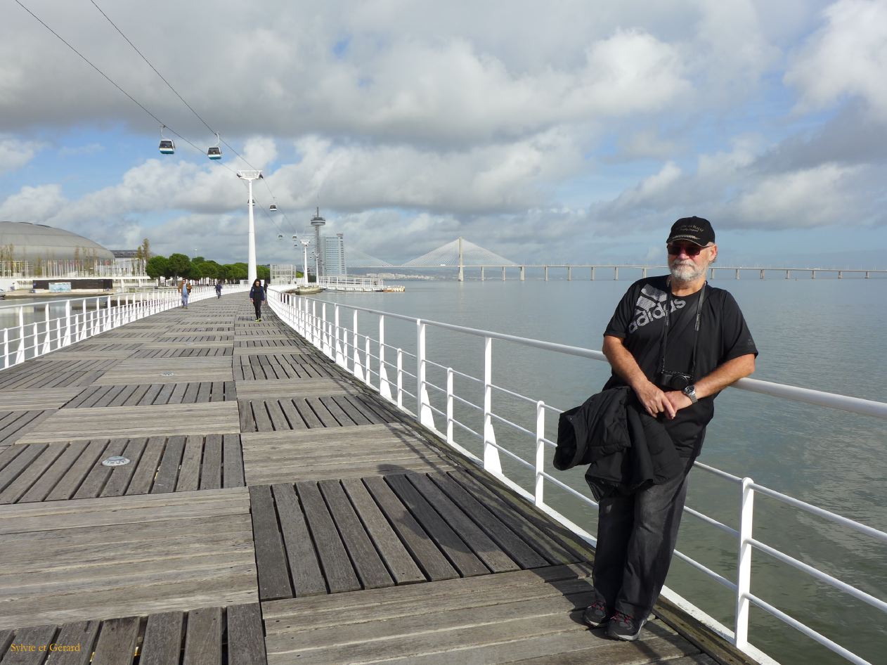76 Lisbonne Parque das Naçoes au bord du Tage Pont Vasco de Gama 