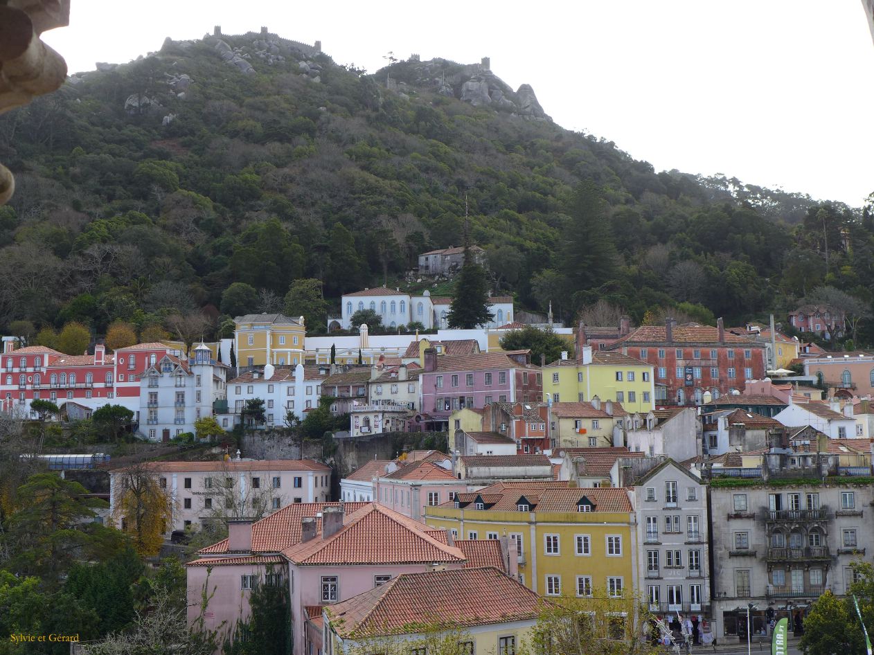 82 Sintra Palacio Nacional vue surle Castelo dos Mouros 
